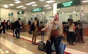 Порядка 350 кыргызстанцев все еще пытаются вернуться из России домой