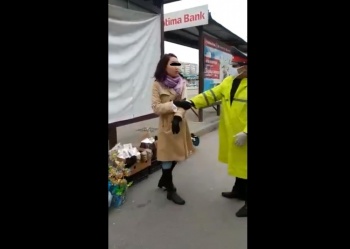 Девушку, обматерившую милиционеров, отпустили под домашний арест