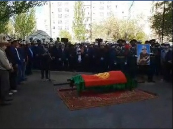 В Бишкеке проходят похороны народного артиста КР Элмирбека Иманалиева