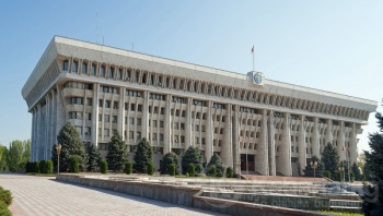 "Стране нужны практики, а не теоретики". Чем вызваны перестановки во власти