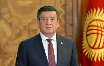Президент поздравил кыргызстанцев с Днем Конституции
