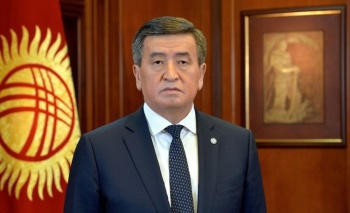 Сооронбай Жээнбеков поздравил кыргызстанцев с Днем матери