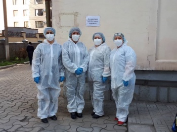 За сутки еще у четырех медиков подтвердился коронавирус
