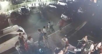 Вице-мэра Бишкека обвиняют в избиении соседа. Мэрия показала запись с камер