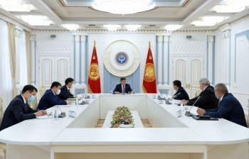 Жээнбеков ознакомился с мерами по развитию железнодорожной отрасли страны
