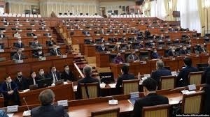 Жогорку Кенеш во втором чтении принял закон об НКО