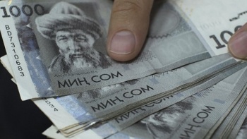 Минфин выделит ссуду Бишкеку для выплаты учителям зарплат и отпускных