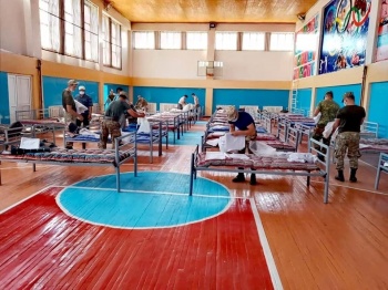 В учебных заведениях КР открыли госпитали на 7 тысяч мест