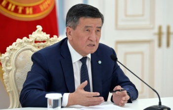 Сооронбай Жээнбеков провел совещание с мэром Бишкека Азизом Суракматовым