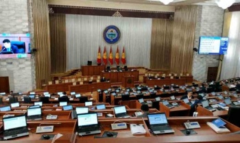 Внеочередному заседанию Жогорку Кенеша не быть? Мало желающих
