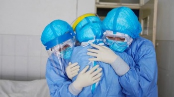 Смерть студентки-добровольца в "красной зоне". Комментарий Минздрава