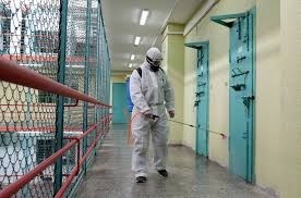 В тюрьмах КР вспышка COVID-19? Сообщается о летальных исходах