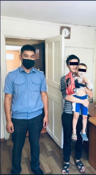 В Бишкеке милиционеры вернули заблудившегося 4-летнего ребёнка родителям