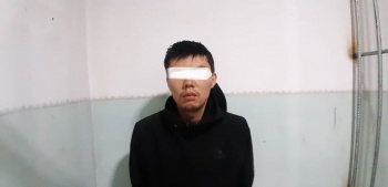 В Оше у подъезда дома жестоко зарезали мужчину