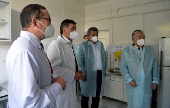 Президент пообещал медикам Ат-Башинской района решить вопрос с инфекционкой
