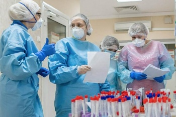 COVID-19 заболели еще 13 медицинских работников