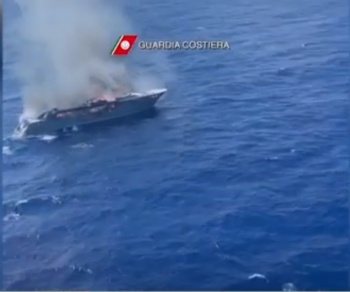 Яхта с казахстанцами загорелась у побережья Сардинии (видео)