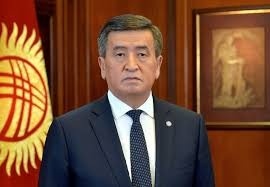 Сооронбай Жээнбеков в Бишкеке. Призывает политические силы к благоразумию