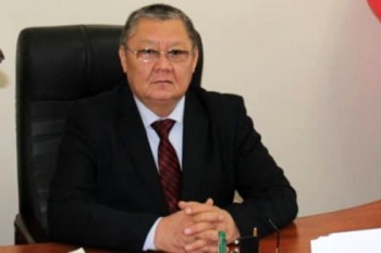 Омбудсмен Токон Мамытов призвал Жогорку Кенеш "остановить развал страны"
