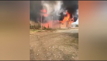 В Сети появилось видео горевшего дома депутата ЖК Акылбека Жапарова (видео)