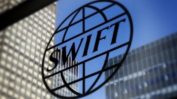 Нацбанк снял ограничения на осуществления трансграничных платежей SWIFT
