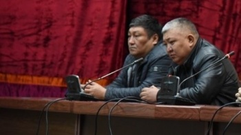 Не сбежали. Жээнбеков присвоил двум сотрудникам МВД генеральские звания