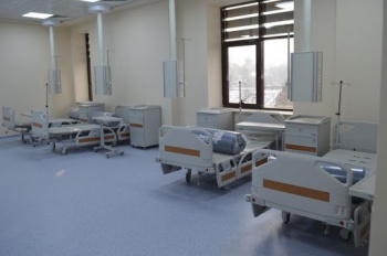 В Бишкеке больных COVID-19 принимают 11 стационаров