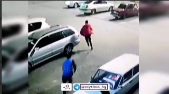 У напавшего на прохожих в "Манасе" 5 неоплаченных штрафов за нарушение ПДД