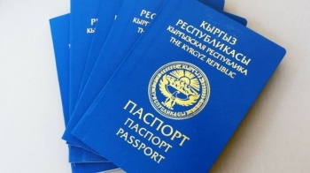 Кыргызстанцы в РФ спешат произвести замену паспортов