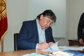 Садык Шер-Нияз подал заявление в ЦИК о самовыдвижении в президенты КР