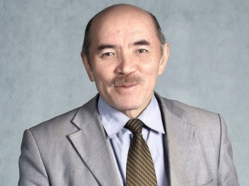 Комик Жамбыл Камчиев снова баллотируется в президенты
