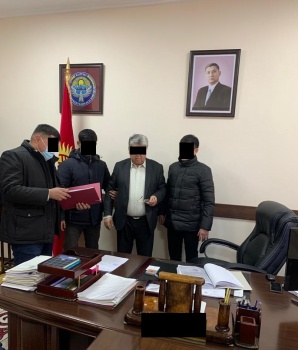 Директор ГУ "Кадастр" занимался незаконными денежными поборами. Он задержан