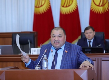 Глава Горно-металлургического профсоюза КР грозит депутату Рыспаеву судом