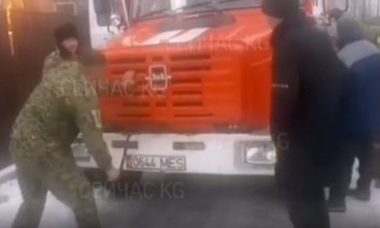 У спасателей МЧС во время тушения пожара отказала техника. Ответ МЧС (вид)
