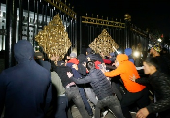 "Невероятное видео". Октябрьские события в КР попали в мировой ролик