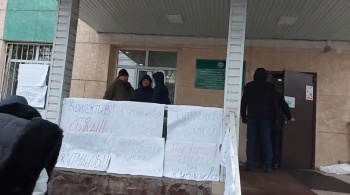 Сотрудники ГАООСЛХ вышли на митинг. Требуют отставки Динары Кутмановой