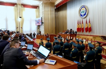 "Партии у нас не приживаются, идёт бойкая торговля мандатами"