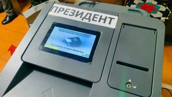 Выборы президента и референдум.Явка избирателей на 12.00 составила более 9%