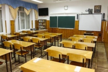 Детские сады и школы, кроме 1,5,9 и 11 классов, продолжат учиться онлайн