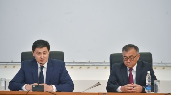 Марипов представил коллективу нового министра экономики и финансов
