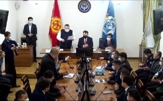 Новый и.о. мэра Бишкека Эрмек Нургазиев представлен коллективу