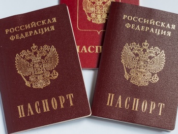 Кыргызстанцы вошли в первую десятку получателей гражданства РФ