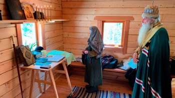 Отшельница Агафья Лыкова переехала в построенный Дерипаской новый дом