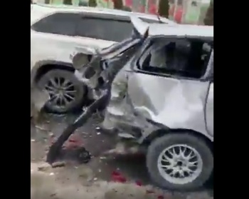 ДТП на площади Ала-Тоо. Маршрутка протаранила 5 припаркованных авто