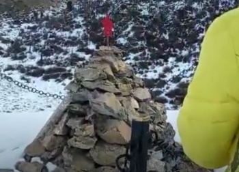 В Иссык-Ате вандалы осквернили братскую могилу воинов (видео)
