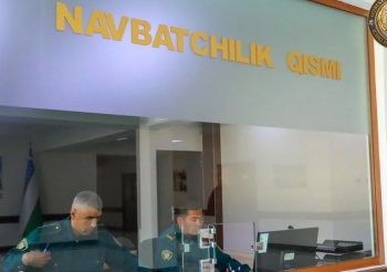 Женщина в Узбекистане пыталась сбросить с моста двух своих детей