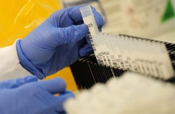 ВОЗ попросили проверить вероятность утечки коронавируса из лаборатории США