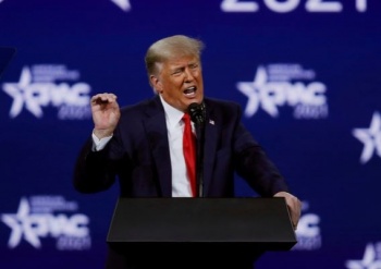 Трамп посетовал на превращение США в коммунистическую страну