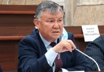 "Не намерен цепляться за кресло". Глава Центра онкологии подал в отставку