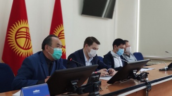 В правительстве пообещали выплатить медикам компенсации за заражение Ковид